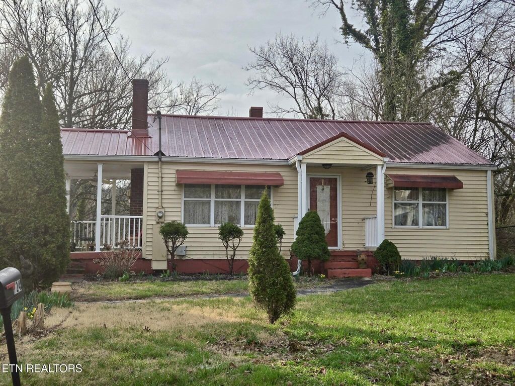 Photo of 724 Avenue A, Knoxville, TN 37920 (MLS # 1331891)