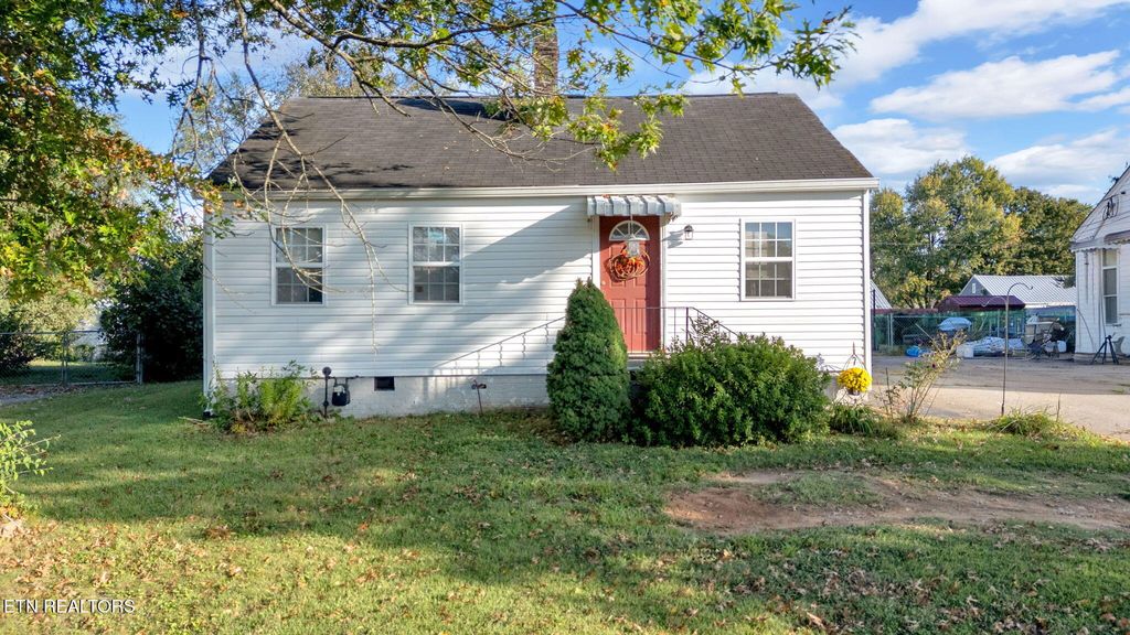 Photo of 674 E Lincoln Rd, Alcoa, TN 37701 (MLS # 1317241)