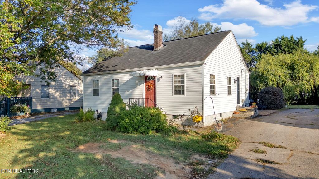 Photo of 674 E Lincoln Rd, Alcoa, TN 37701 (MLS # 1317241)