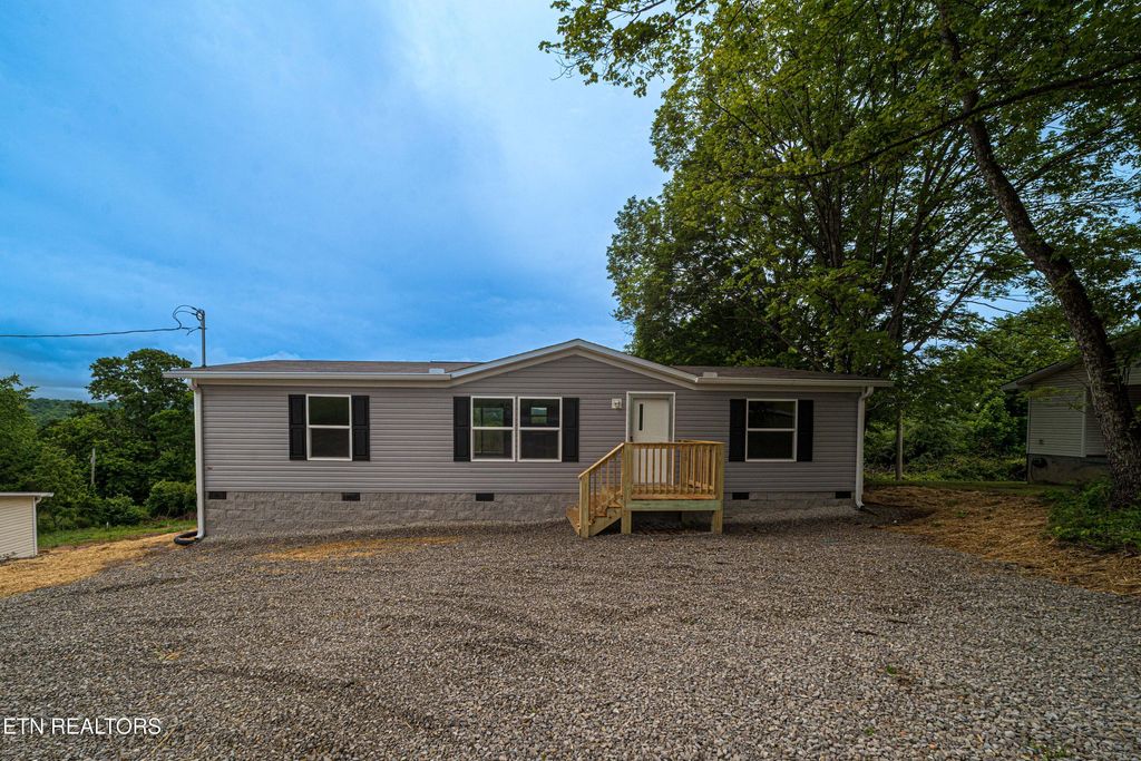 Photo of 204 Hillside Drive, LaFollette, TN 37766 (MLS # 1340785)