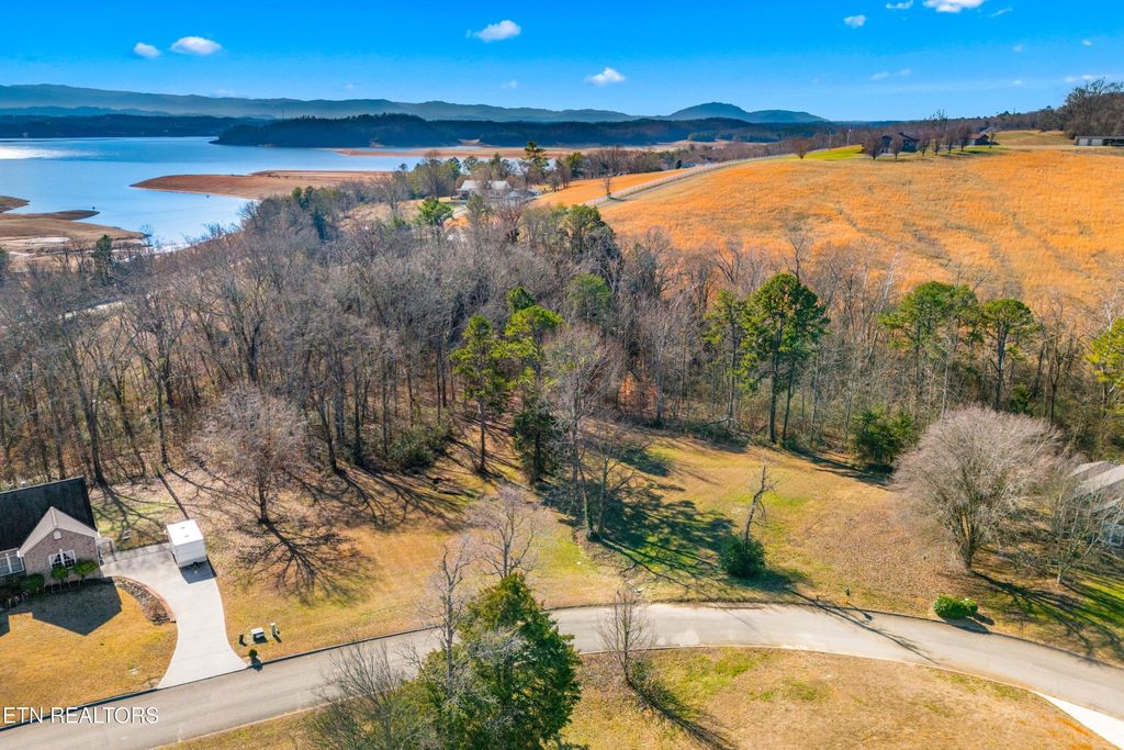 Photo of 18771883 Lakebrook Circle, Dandridge, TN 37725 (MLS # 1324727)