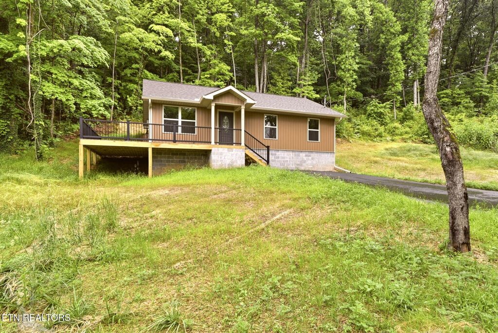 Photo of 513 Hillcrest St, Clinton, TN 37716 (MLS # 1335979)