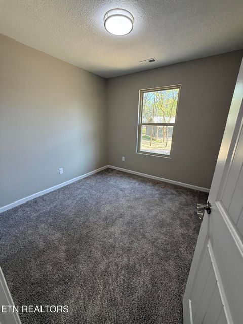 Tiny photo for 513 Hillcrest St, Clinton, TN 37716 (MLS # 1335979)