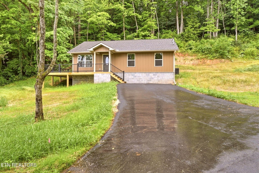Photo of 513 Hillcrest St, Clinton, TN 37716 (MLS # 1335979)