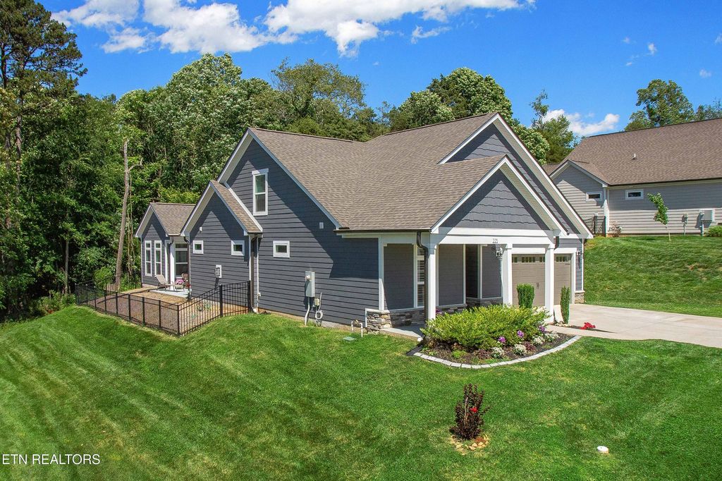 Photo of 225 Cedar Branch Tr, Lenoir City, TN 37772 (MLS # 1303519)