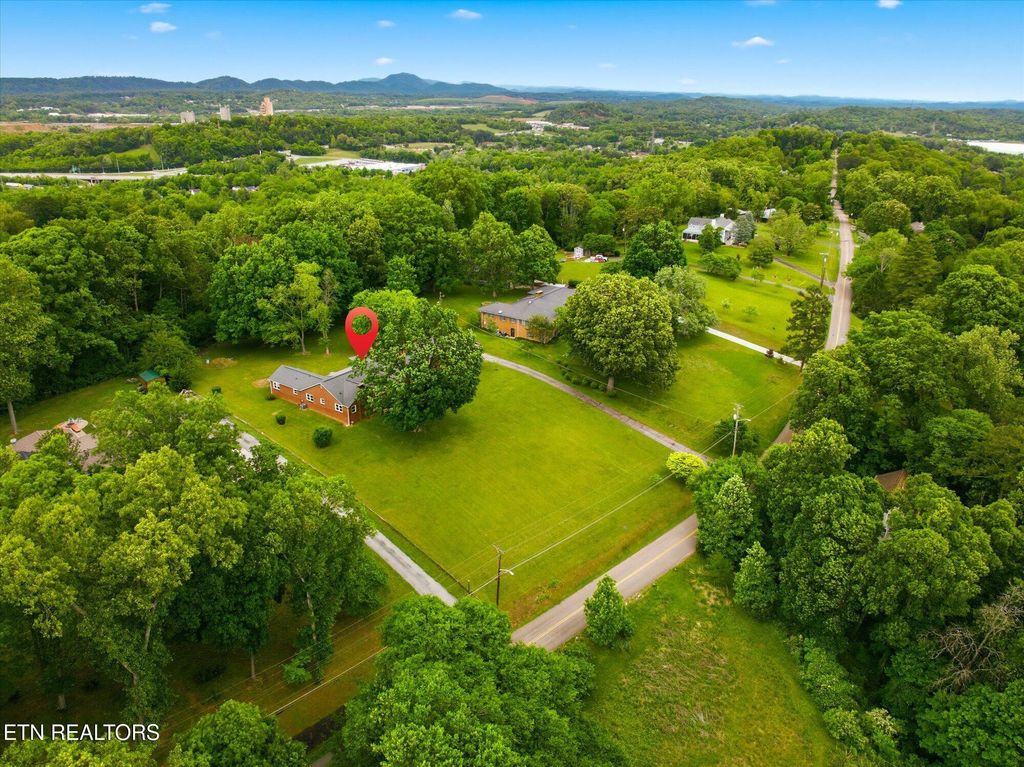Photo of 5215 E Sunset Rd, Knoxville, TN 37914 (MLS # 1339653)