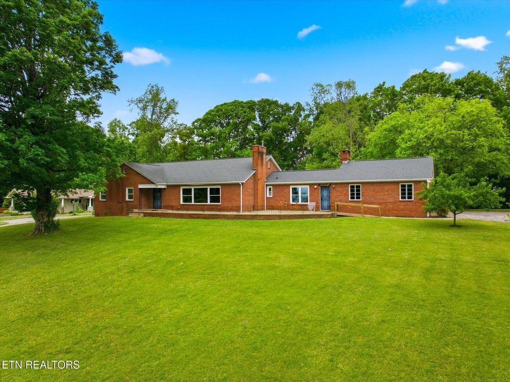 Photo of 5215 E Sunset Rd, Knoxville, TN 37914 (MLS # 1339653)