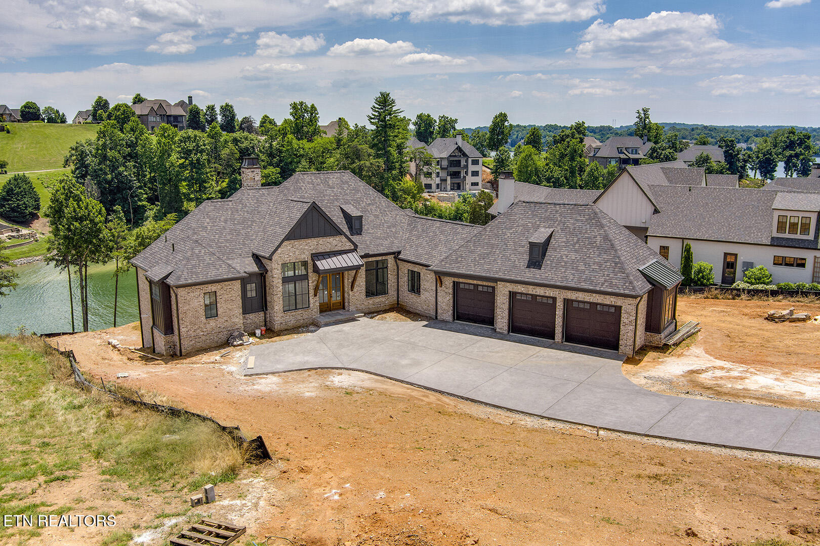 205 Admiral Court