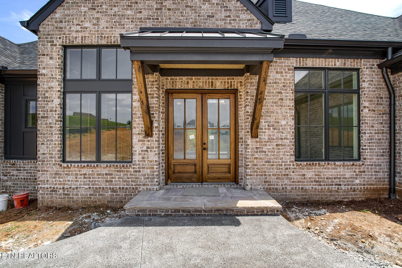 205 Admiral Court