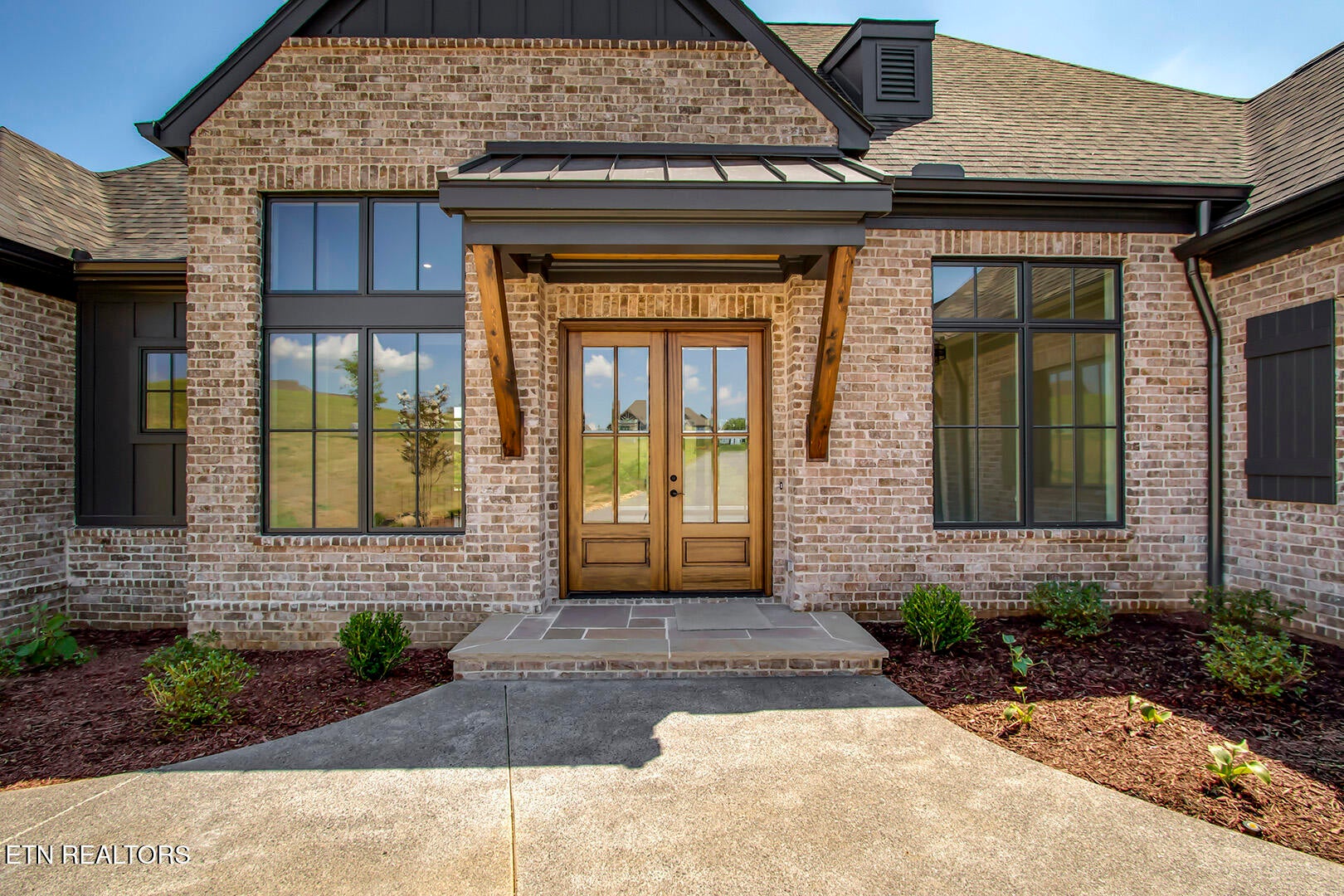 205 Admiral Court