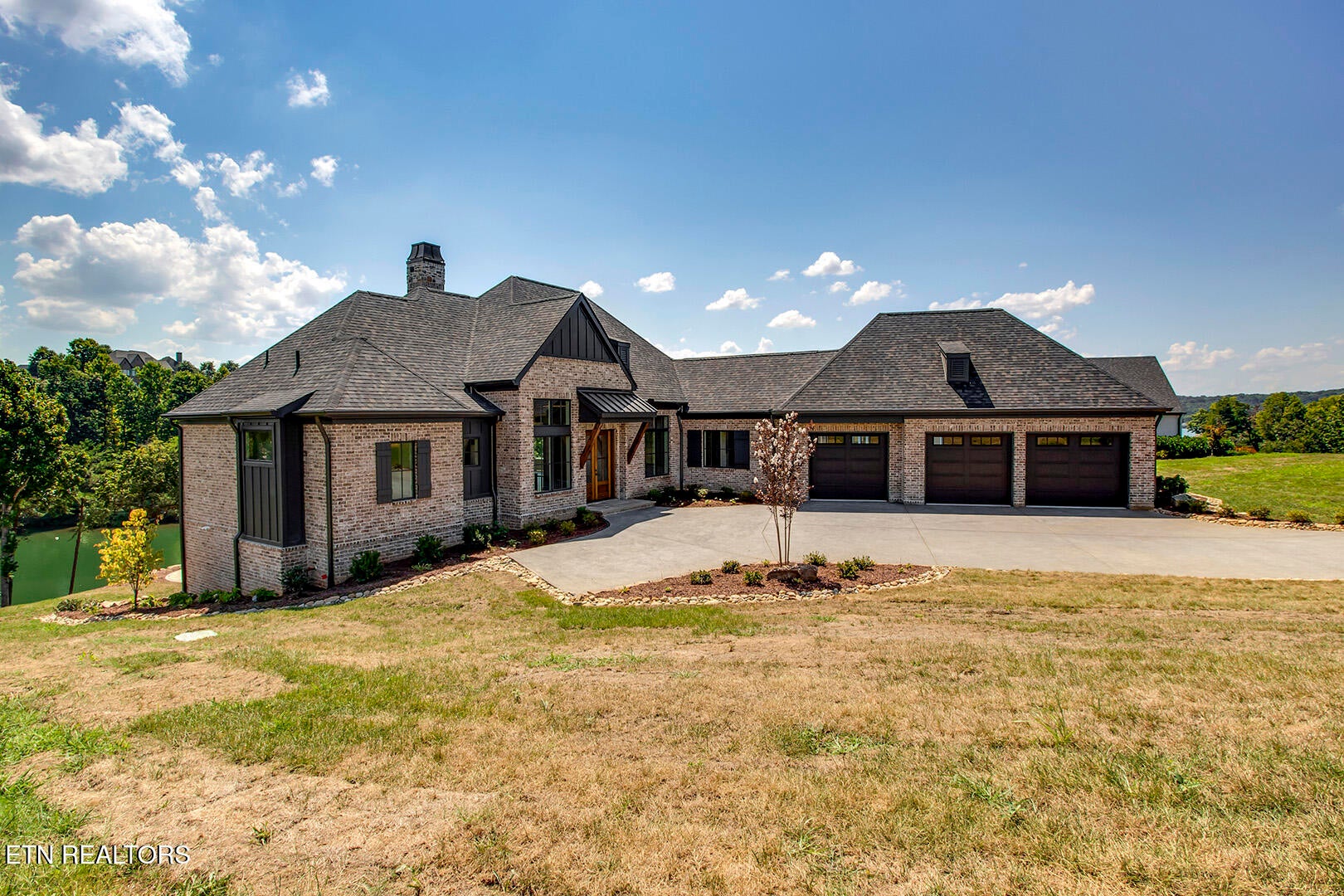 205 Admiral Court