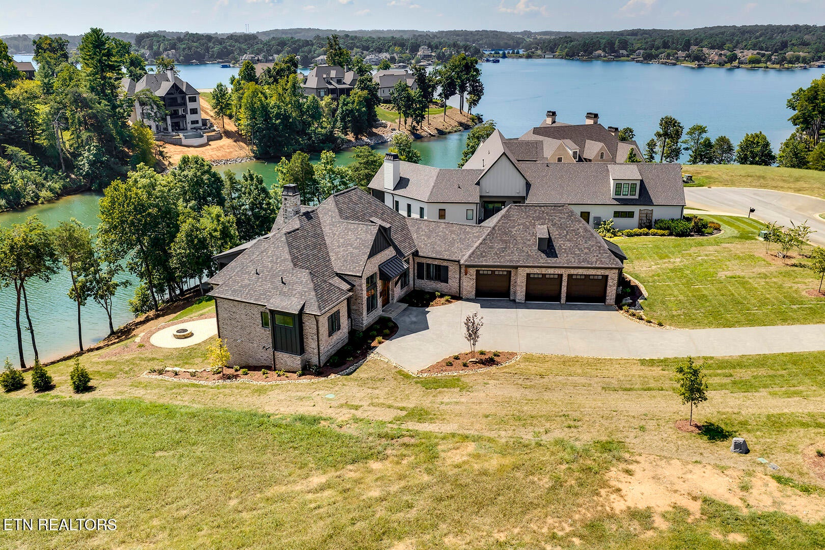 205 Admiral Court