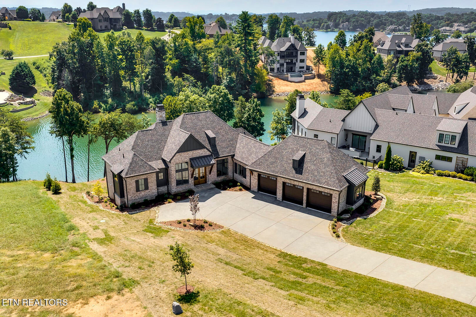 205 Admiral Court