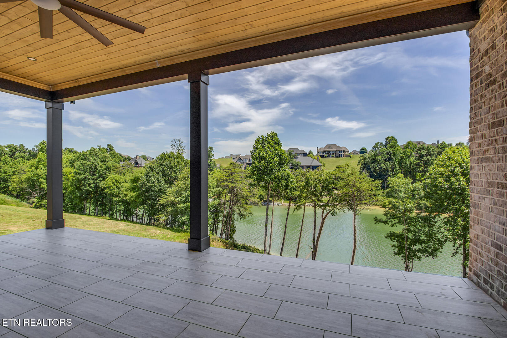 205 Admiral Court