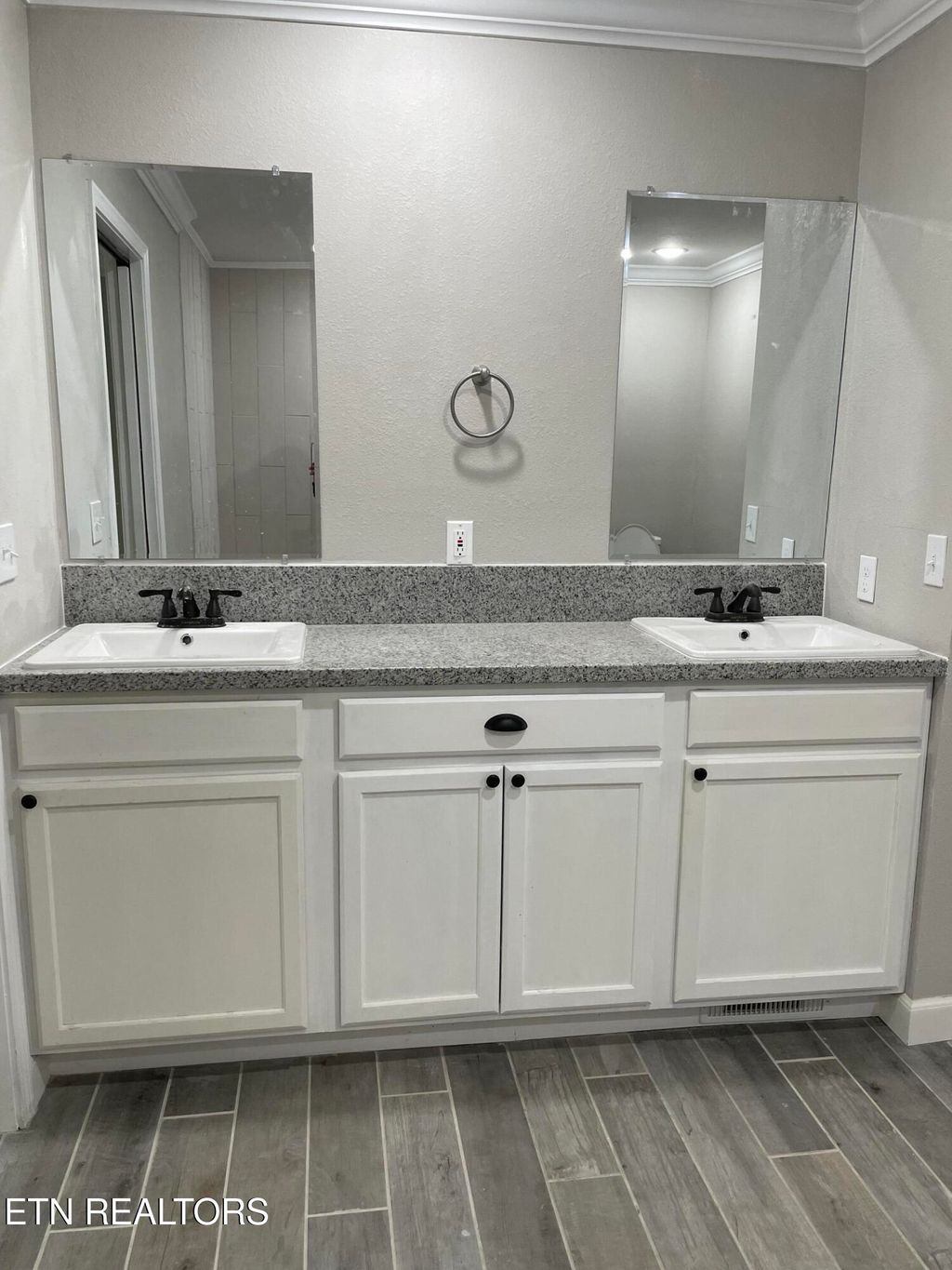 Photo of 201 S Douglas Ave, Rockwood, TN 37854 (MLS # 1299128)