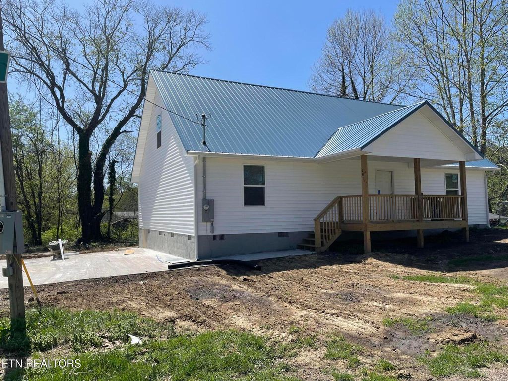 Photo of 201 S Douglas Ave, Rockwood, TN 37854 (MLS # 1299128)