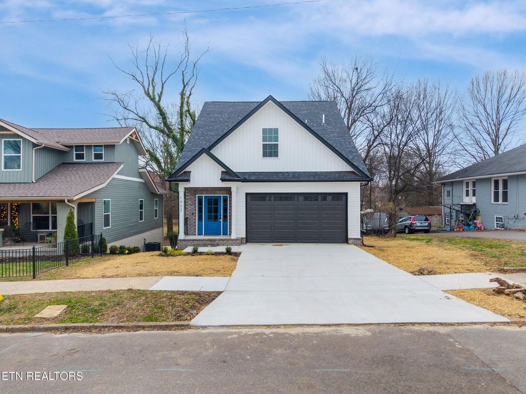 Photo of 1902 Woodbine Ave, Knoxville, TN 37917 (MLS # 1324166)