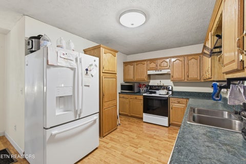 Tiny photo for 140 Walnut St, Deer Lodge, TN 37726 (MLS # 1341930)