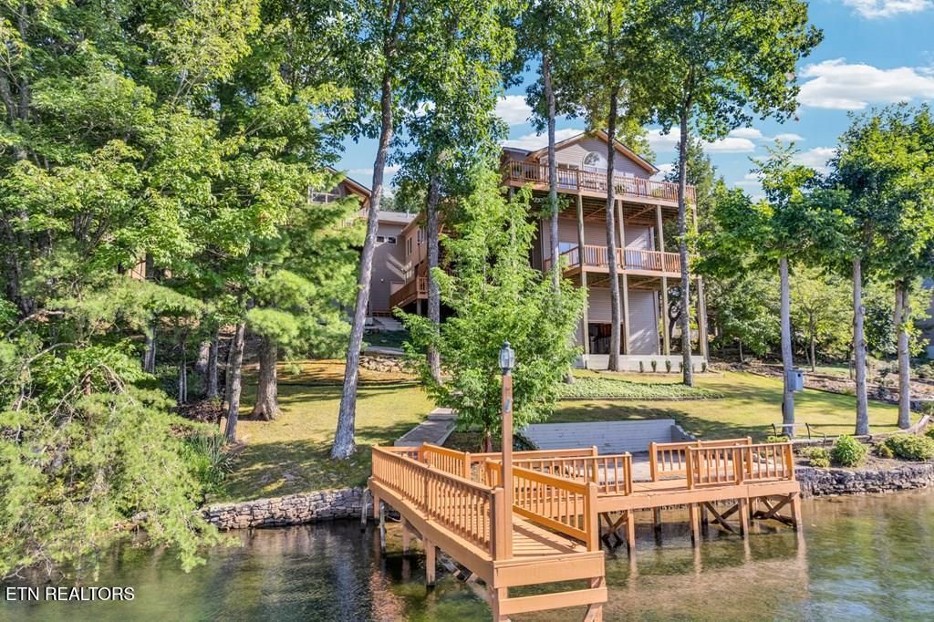Photo of 43 Markham Terrace, Crossville, TN 38558 (MLS # 1310030)