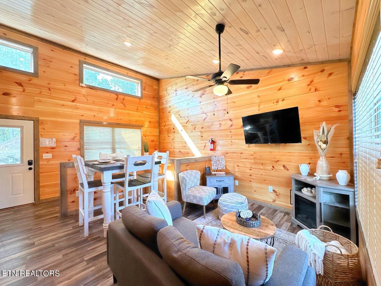 1654 Veterans Blvd 33