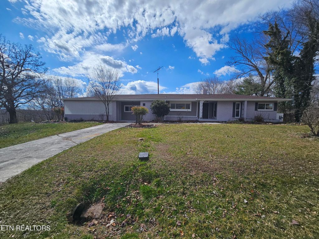 Photo of 327 Longview Drive, Wartburg, TN 37887 (MLS # 1253706)