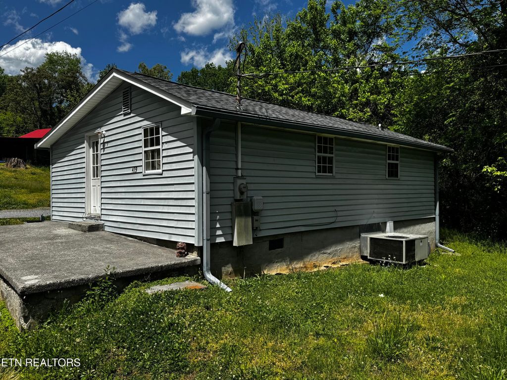 Photo of 409 Jarnigan St, Clinton, TN 37716 (MLS # 1337721)