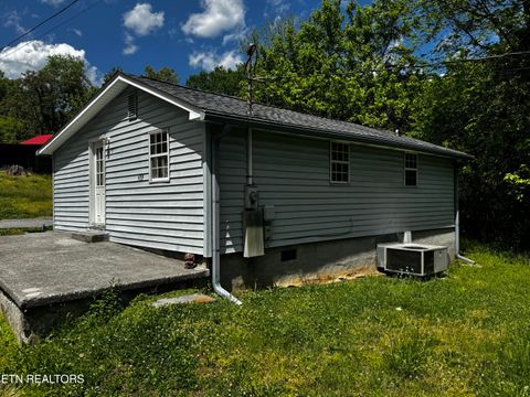 Photo of 409 Jarnigan St, Clinton, TN 37716 (MLS # 1337721)