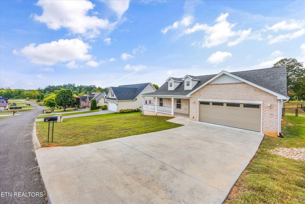 Photo of 102 Huntington Blvd, Madisonville, TN 37354 (MLS # 1315943)