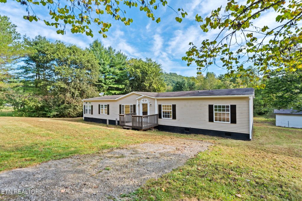 Photo of 206 Half Moon Rd, Oliver Springs, TN 37840 (MLS # 1239857)