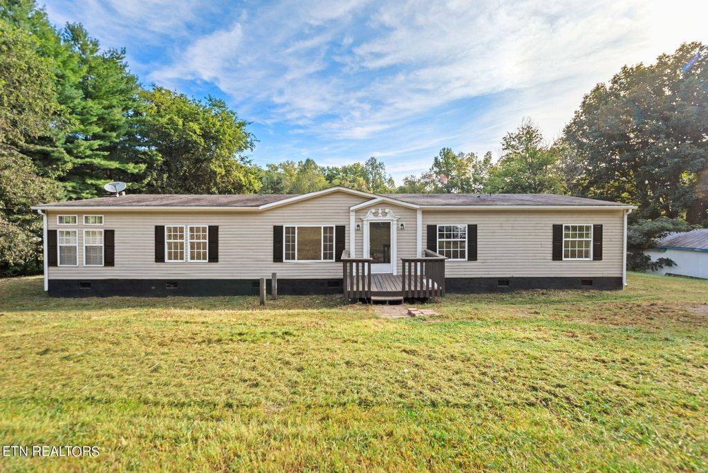 Photo of 206 Half Moon Rd, Oliver Springs, TN 37840 (MLS # 1239857)