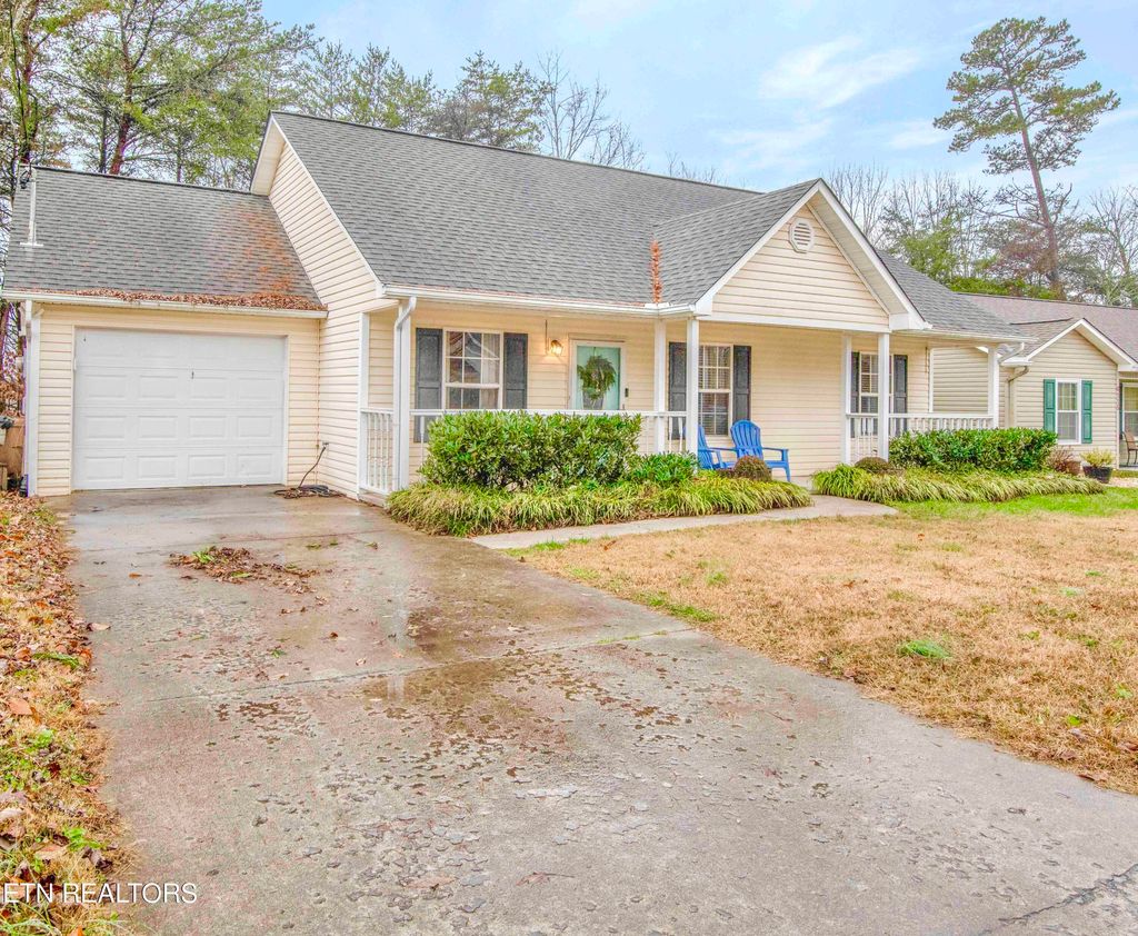 Photo of 6111 Emerald Hills Lane, Knoxville, TN 37912 (MLS # 1323683)