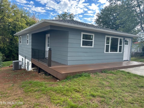 Tiny photo for 731 Lennie Ave, Morristown, TN 37813 (MLS # 1356145)