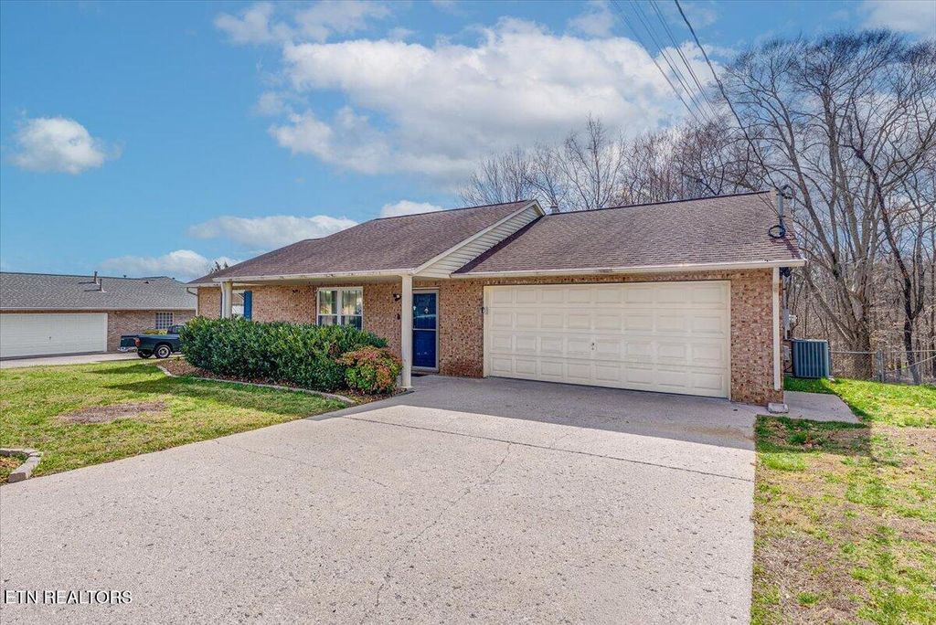 Photo of 8143 Florence Gardens Rd, Knoxville, TN 37938 (MLS # 1333615)