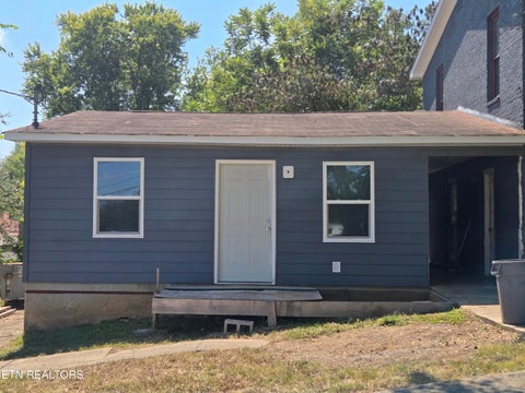 Tiny photo for 205 Tennessee St, Harriman, TN 37748 (MLS # 1354905)