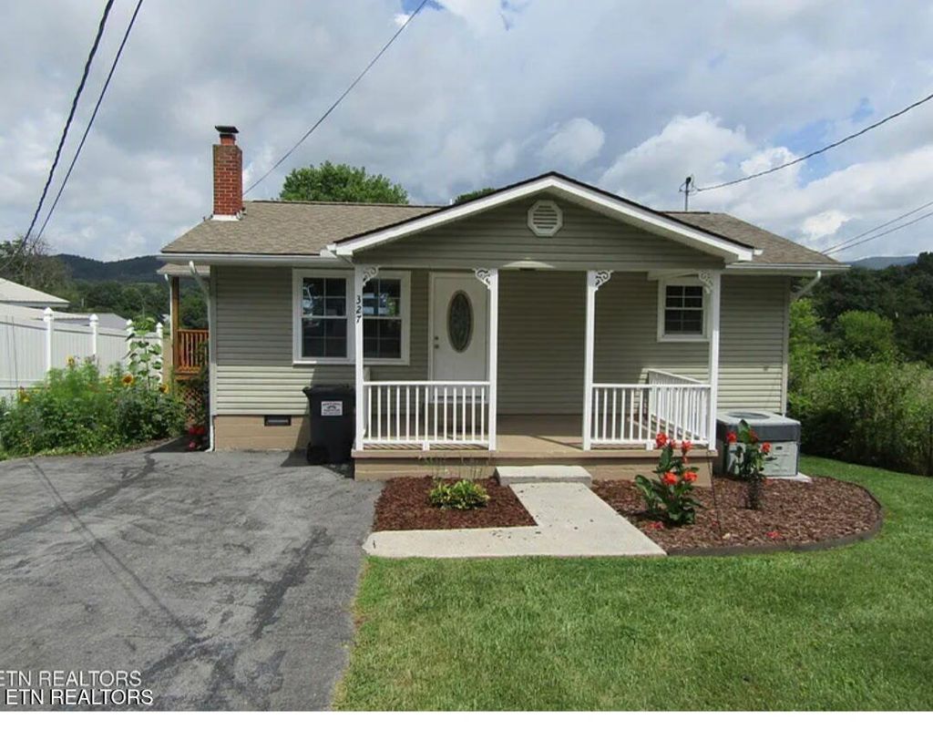 Photo of 327 Coleman St, Harrogate, TN 37752 (MLS # 1342802)