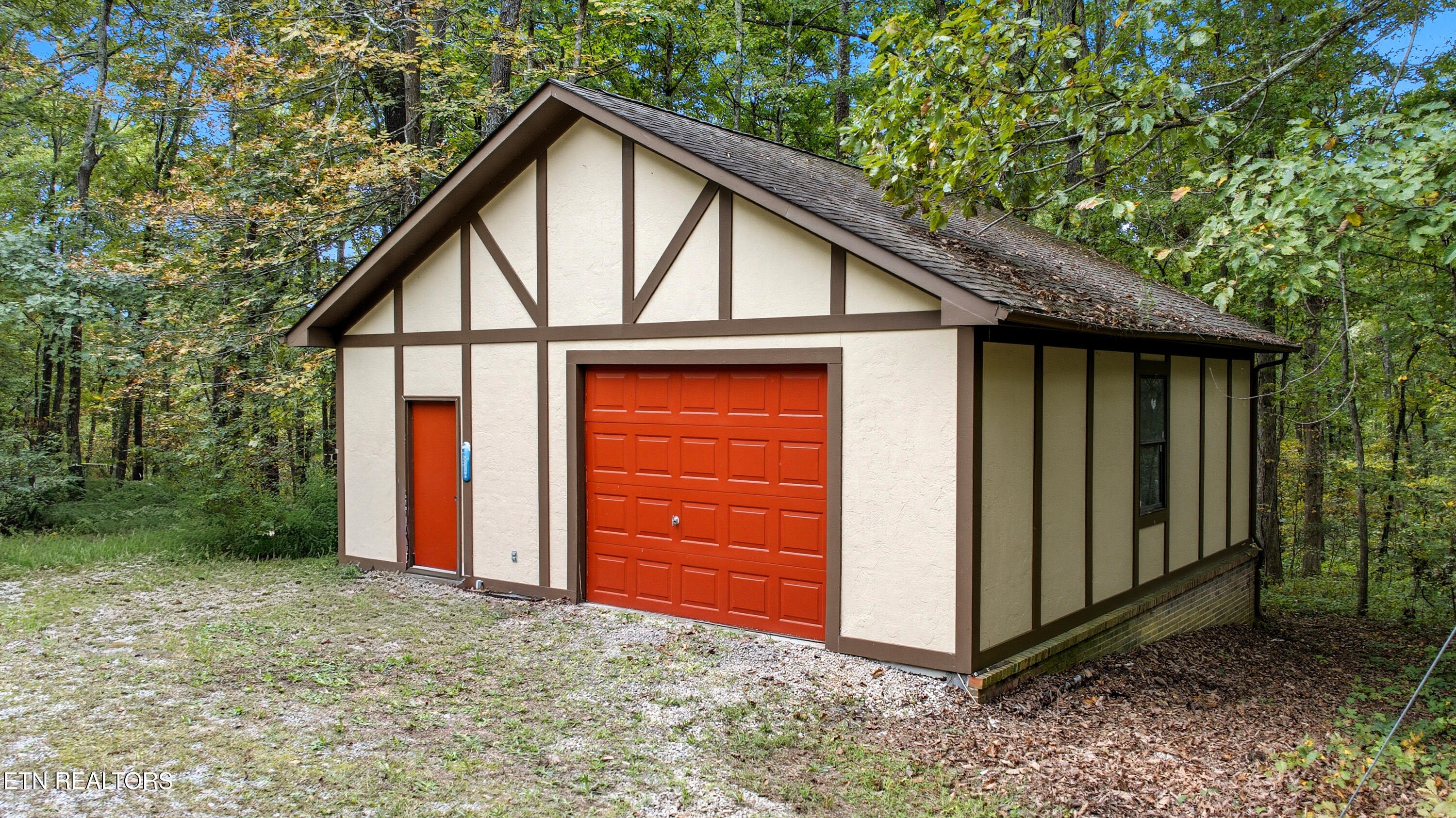 9117 Lynnwood Lane