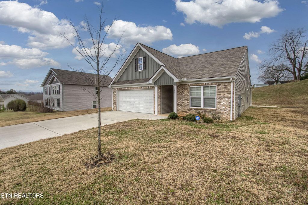 Photo of 223 Ambernic Way, Sweetwater, TN 37874 (MLS # 1323898)