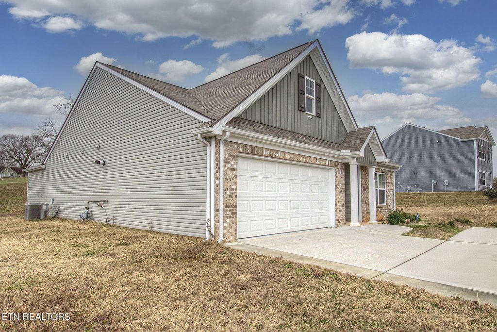 Photo of 223 Ambernic Way, Sweetwater, TN 37874 (MLS # 1323898)