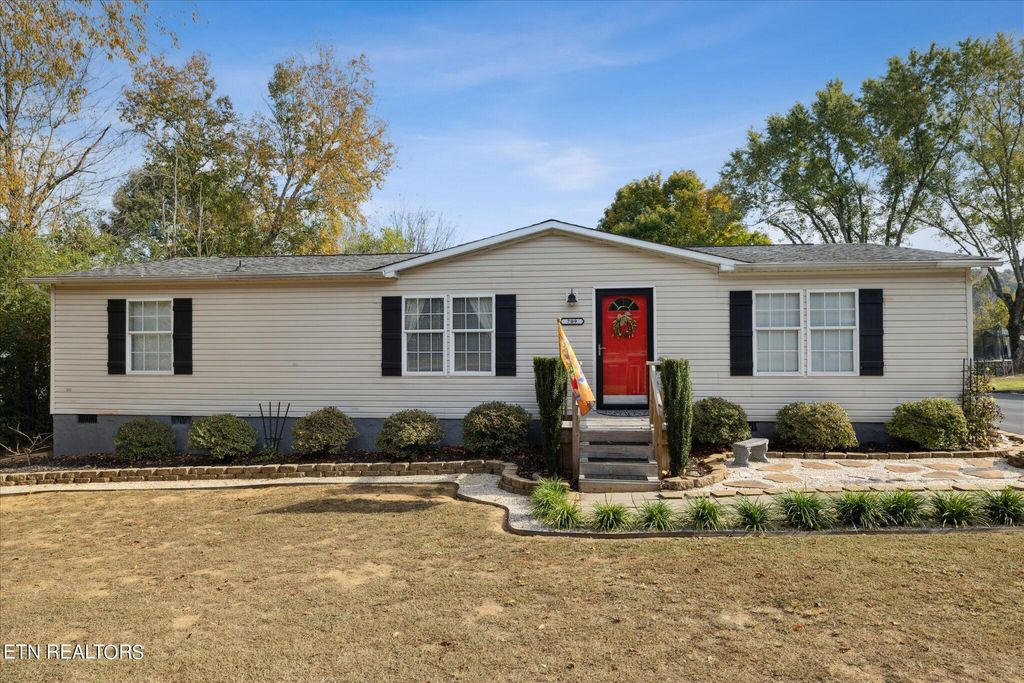 Photo of 709 S Farnum St, Friendsville, TN 37737 (MLS # 1244165)