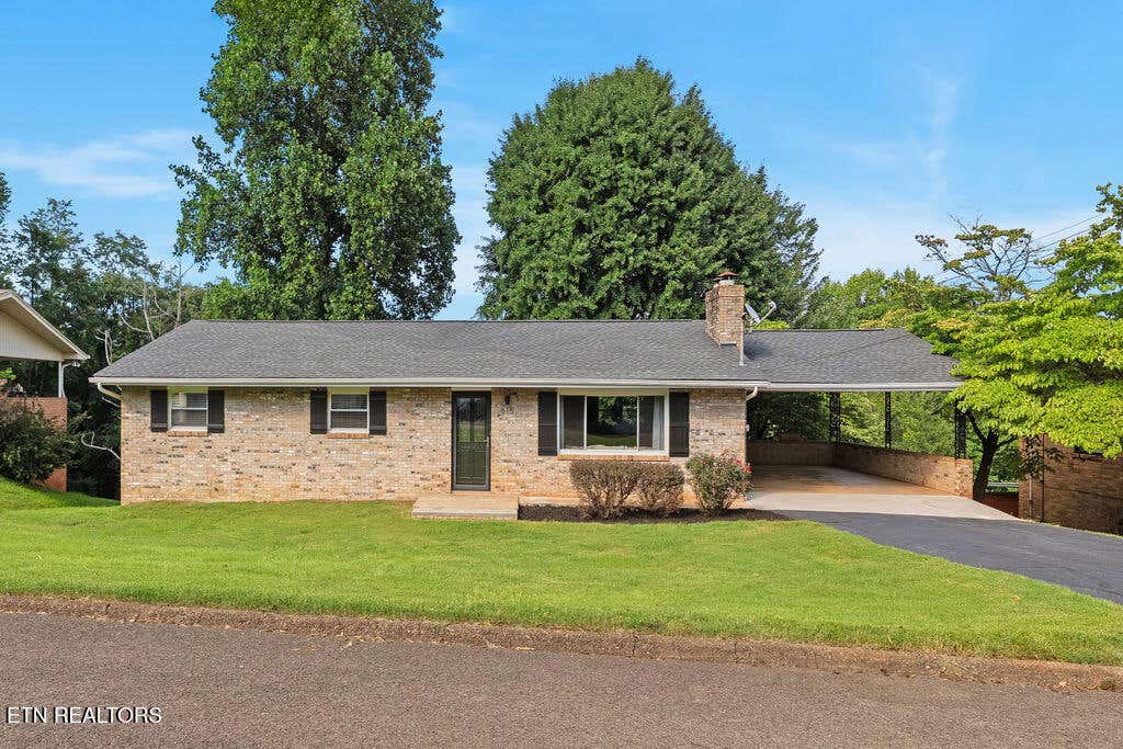 Photo of 615 View Park Drive, Knoxville, TN 37920 (MLS # 1350286)