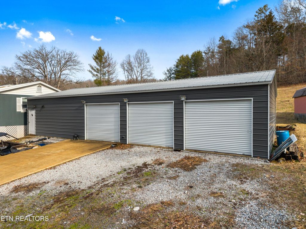 Photo of 117 Lakeside Drive, New Tazewell, TN 37825 (MLS # 1329550)