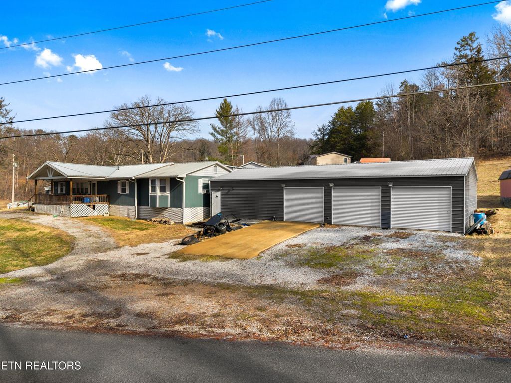 Photo of 117 Lakeside Drive, New Tazewell, TN 37825 (MLS # 1329550)