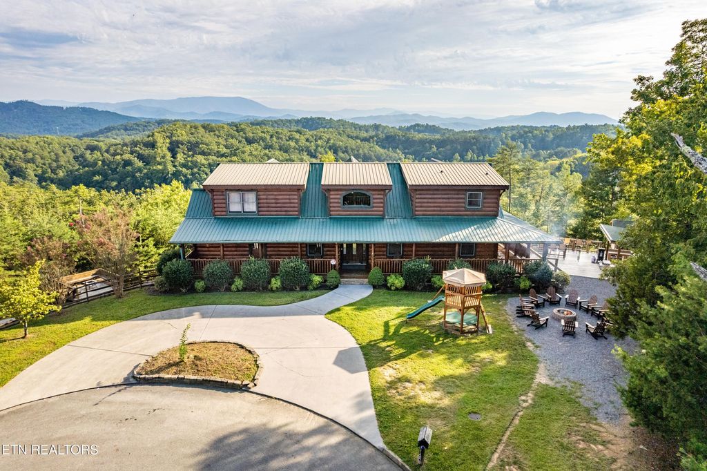 Photo of 1119 N Trail Drive, Sevierville, TN 37862 (MLS # 1315742)