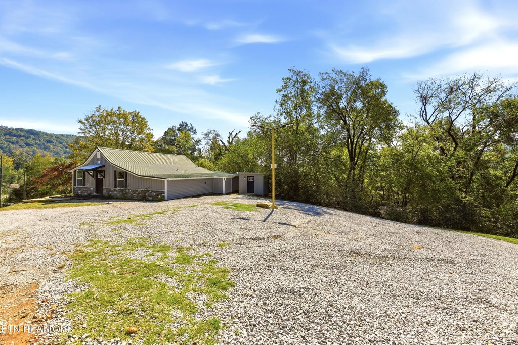 Photo of 215 Longfield Rd, Rocky Top, TN 37769 (MLS # 1359144)
