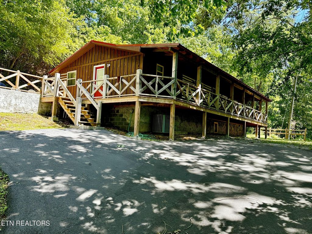 Photo of 576 Mill Creek Rd, Pigeon Forge, TN 37863 (MLS # 1302046)