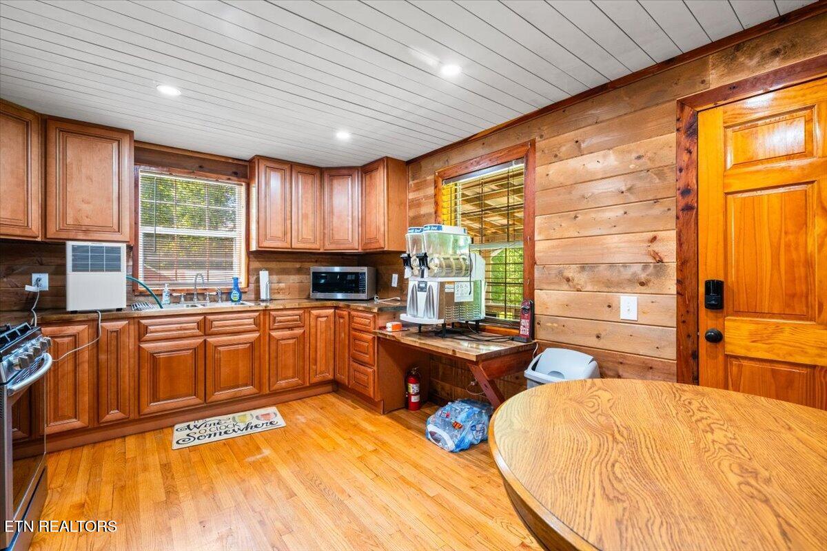 696 Young Rd