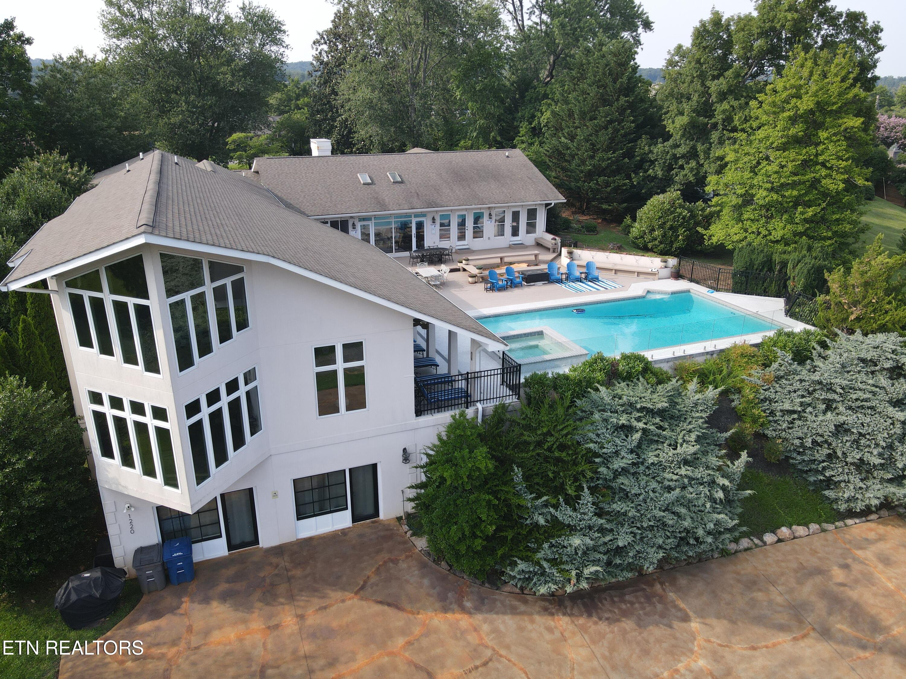 1266 Lakeview Drive