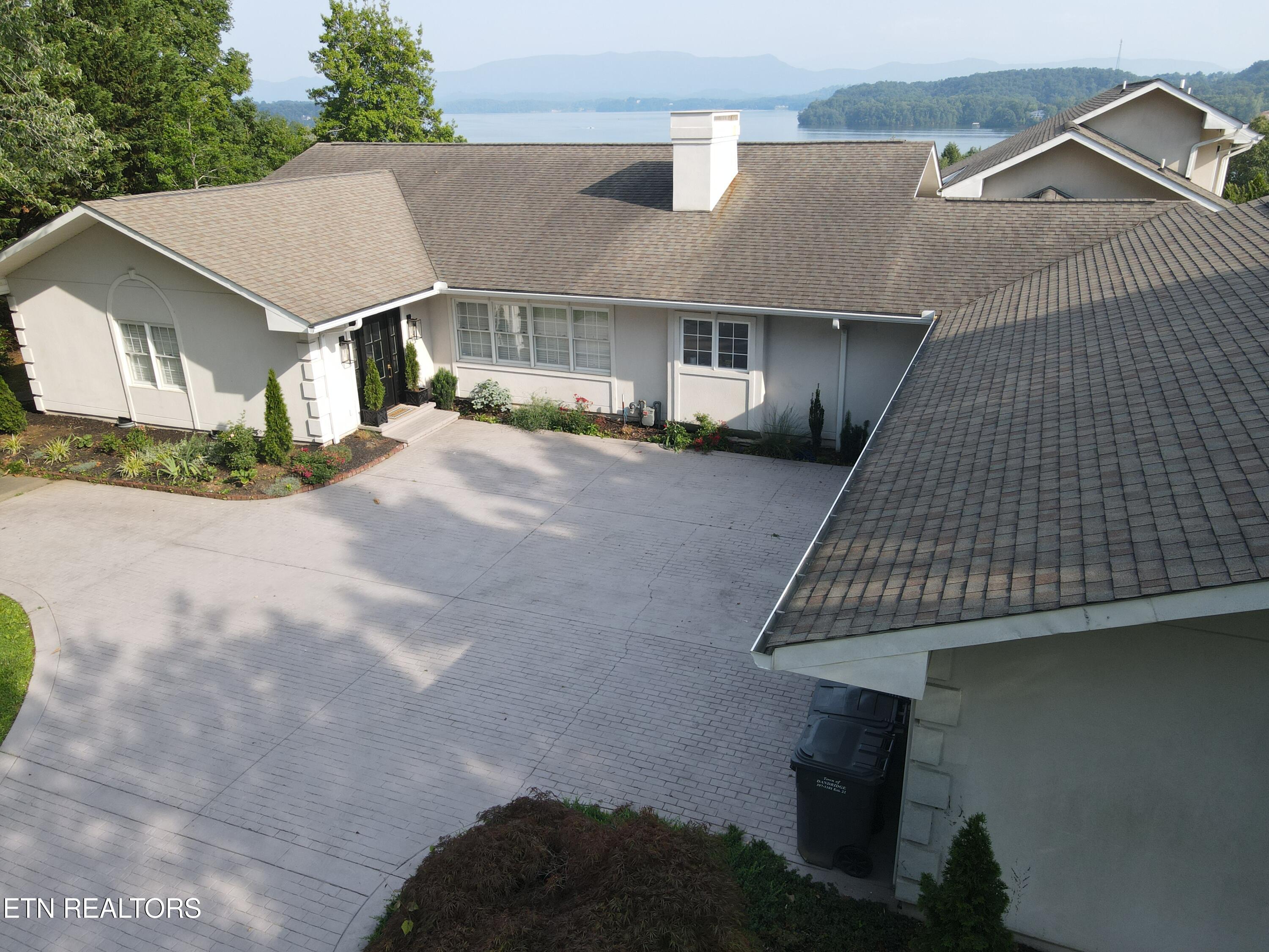 1266 Lakeview Drive