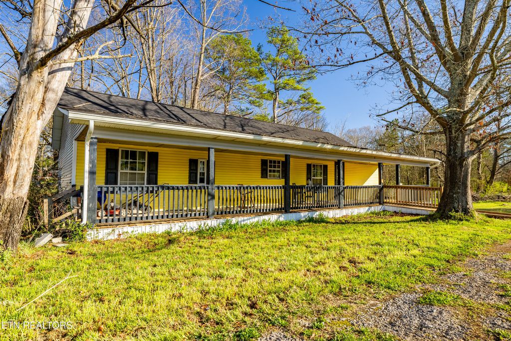 Photo of 824 Edna Garland Rd, Maryville, TN 37801 (MLS # 1332753)