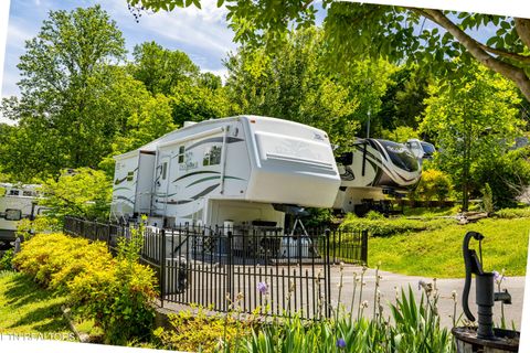 Tiny photo for 51 Highway 73, Townsend, TN 37882 (MLS # 1339879)
